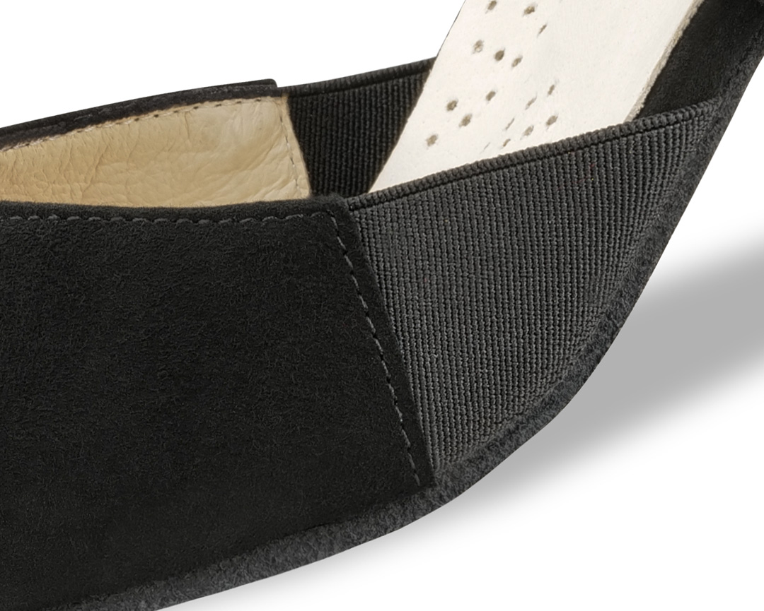 Detailed view of the elasticated insert on the Werner Kern Ronja dance shoe made of soft suede and a 6 cm high heel by Werner Kern.