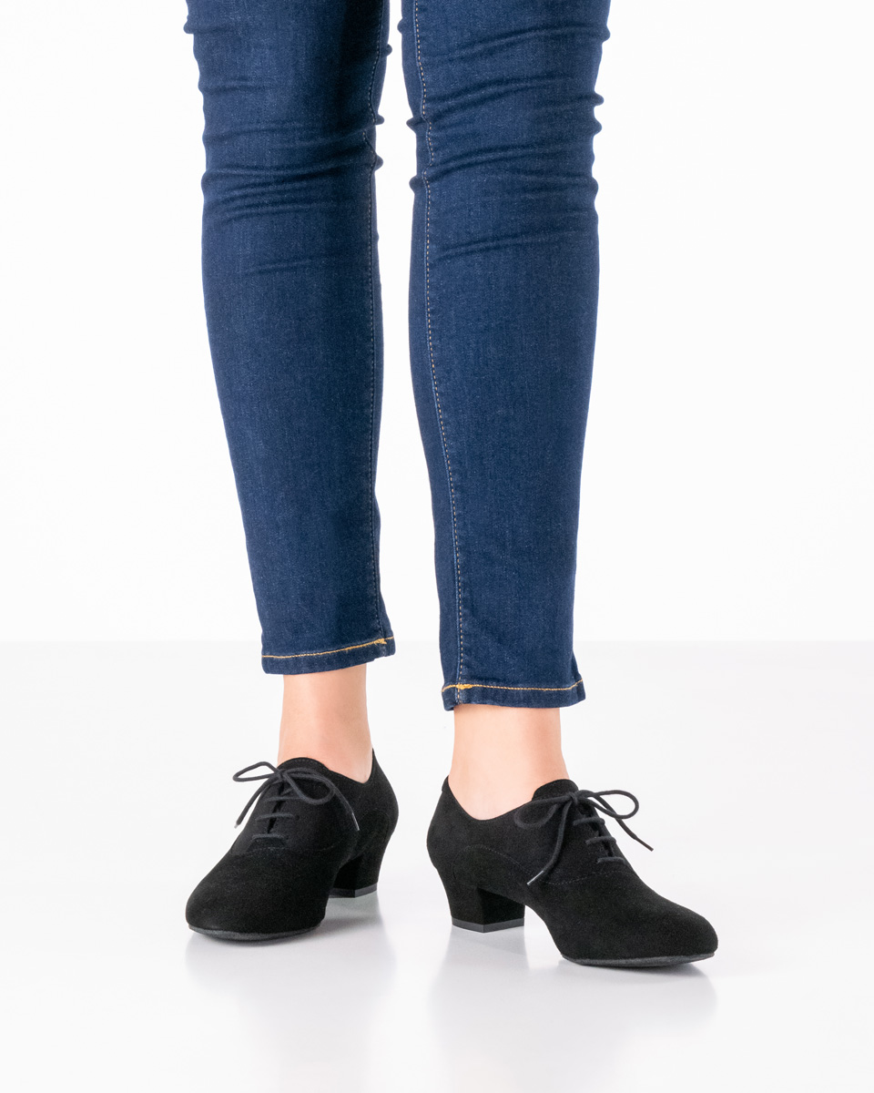 Werner Kern Runa - Women's dance shoes in black Velvet Goat leather, secure grip and high flexibility with split sole and 4x lace-up for comfort and optimal support, fantastically comfortable heel height of 3.5 cm