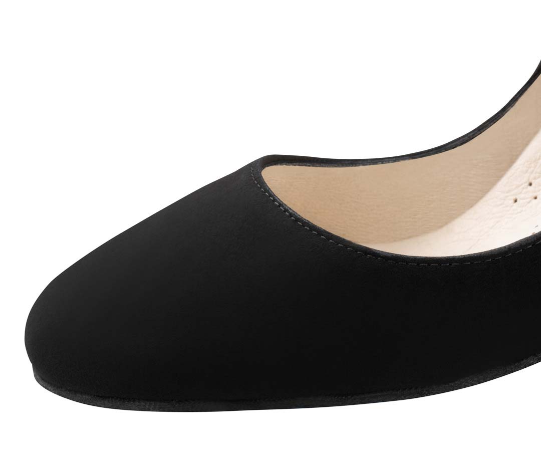 Ashley Werner Kern closed ladies' dance shoe in detail view