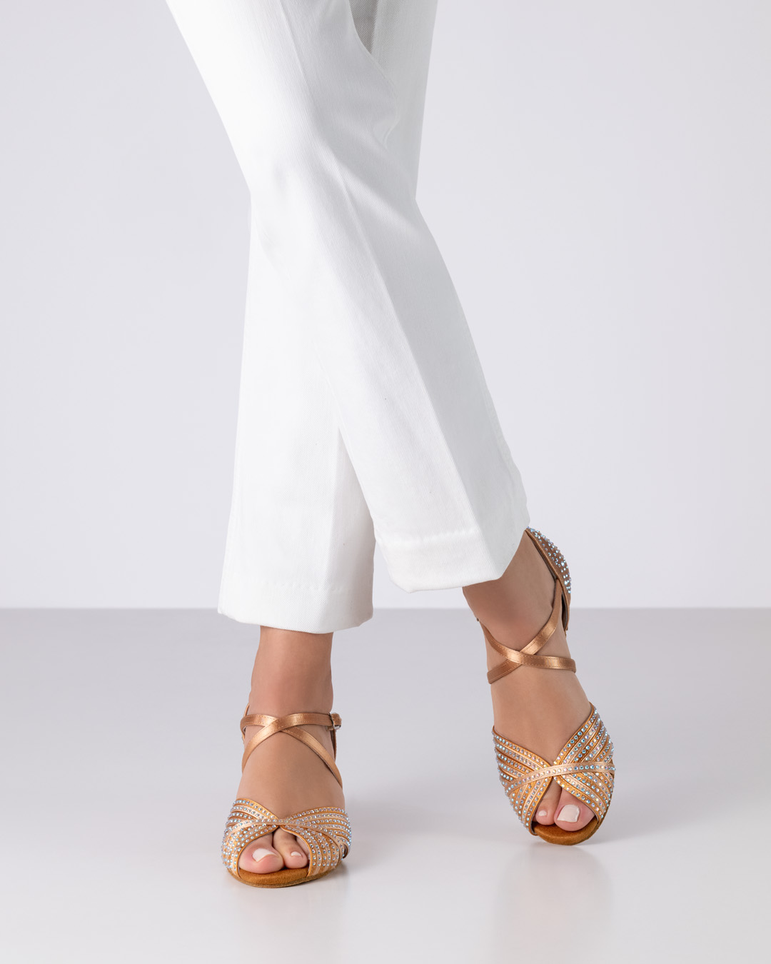 Tanzsandale von Anna Kern aus bronzefarbenem Satin mit Strasssteinchen von Anna Kern