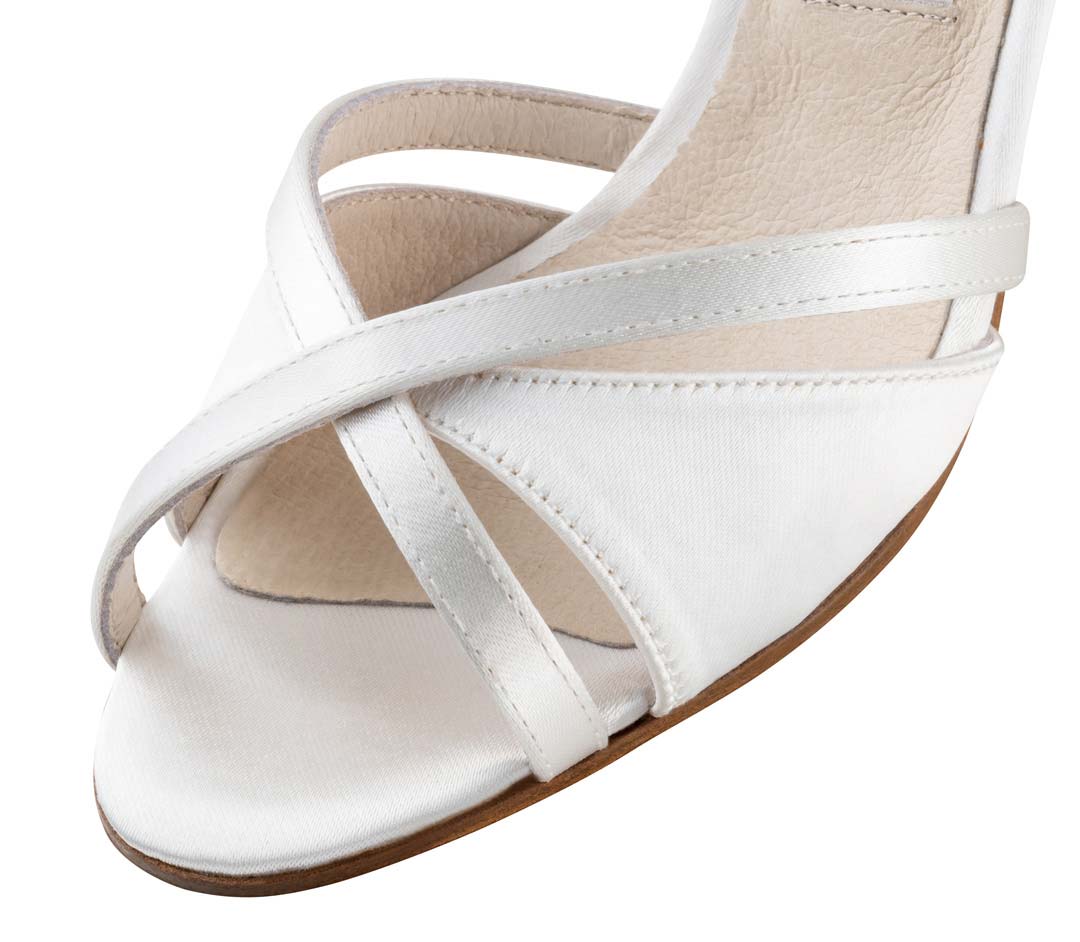 July View in detail of the front area of the Werner Kern bridal shoe with leather sole