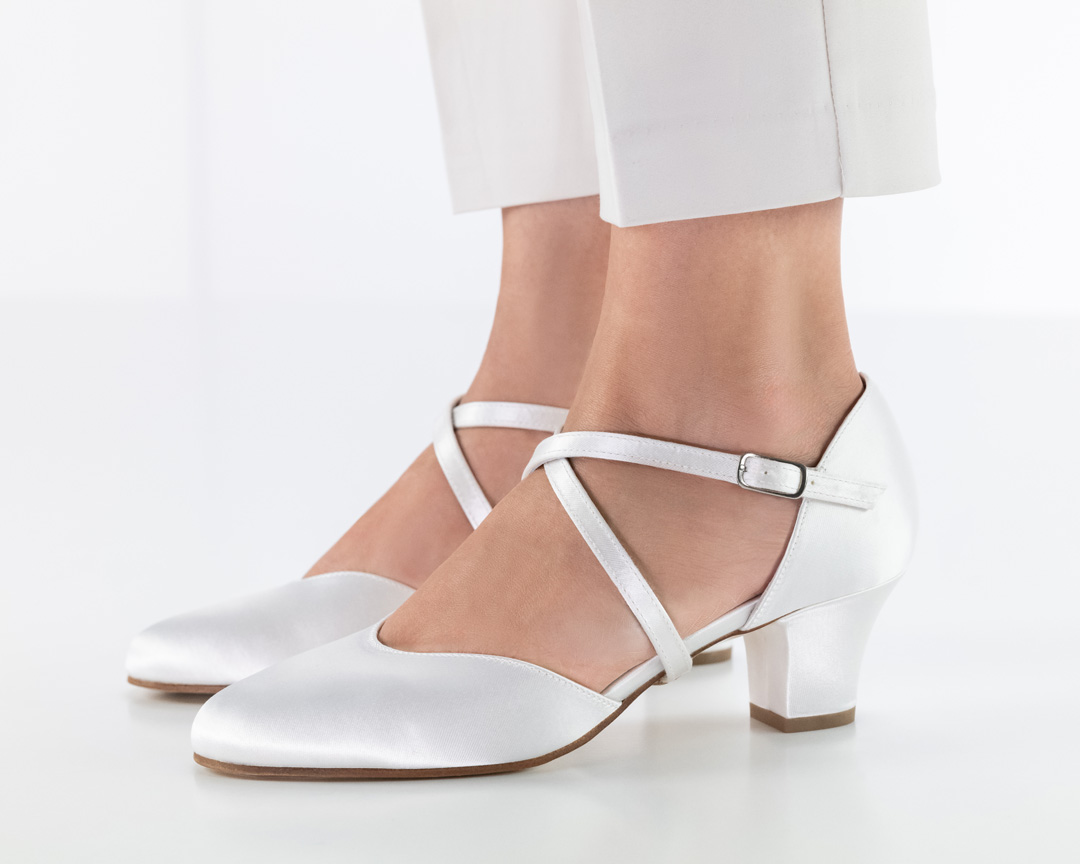 Felice View in detail of white Werner Kern bridal shoe