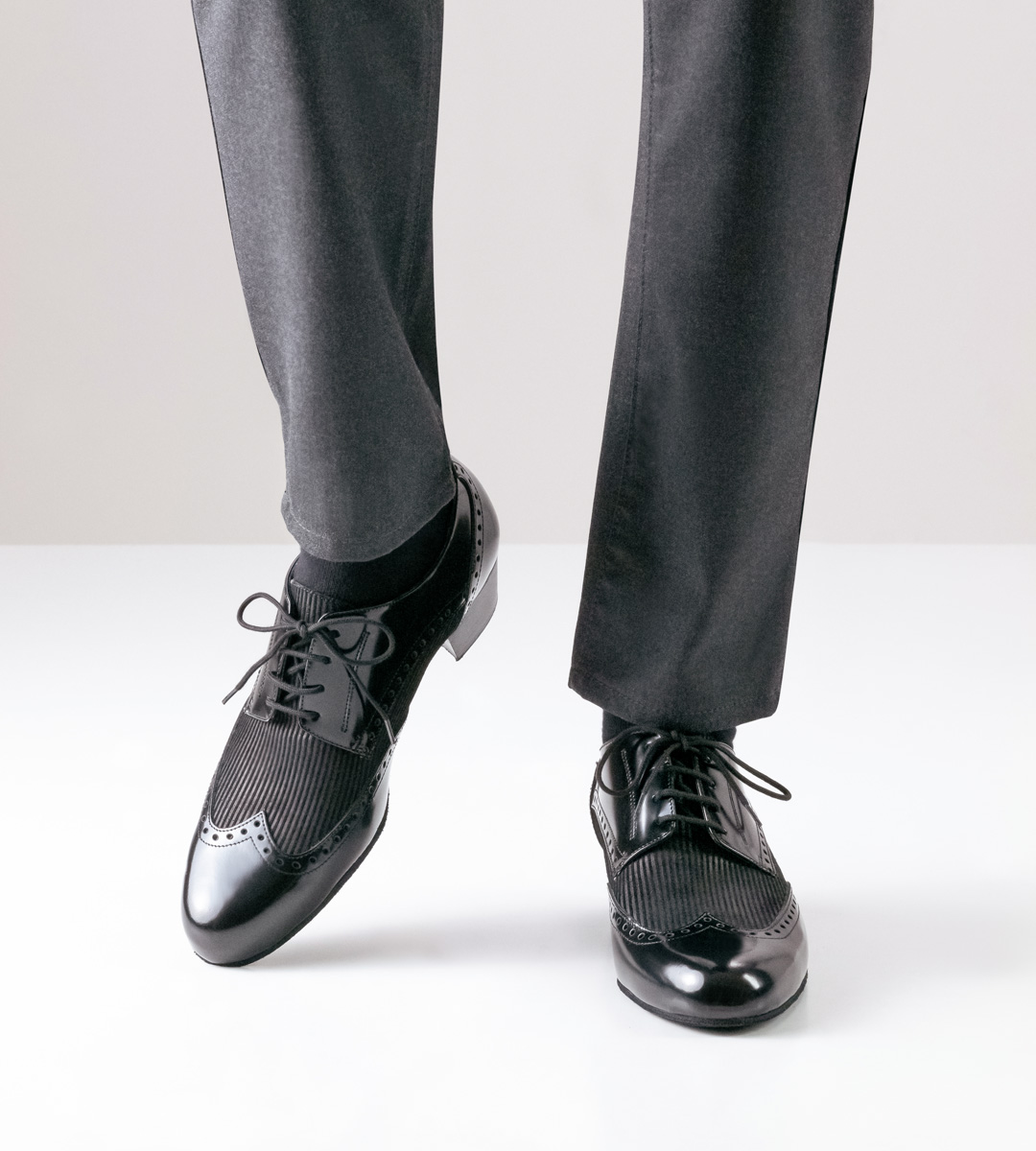 Men's dance shoe by Nueva Epoca in leather and suede in combination with grey trousers