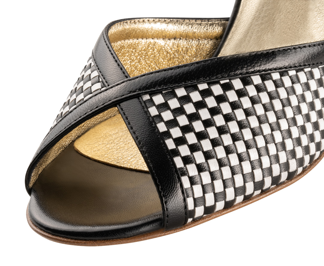 Detail view from the front of the black and white Nueva Epoca women's dance shoe with leather sole