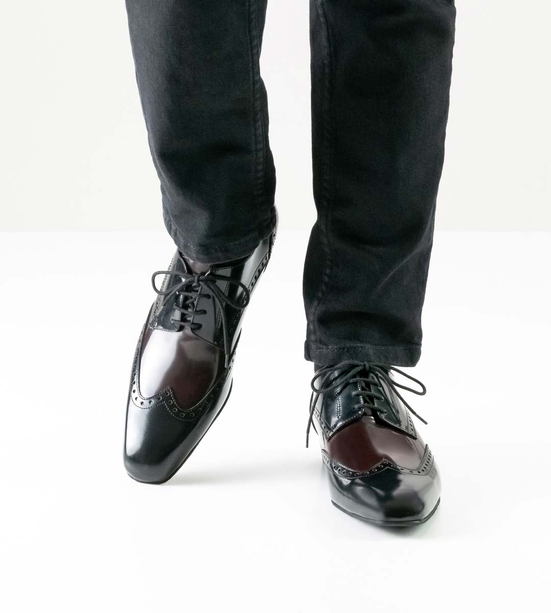 Belgrano Men's dance shoe by Nueva Epoca for tango in combination with black jeans