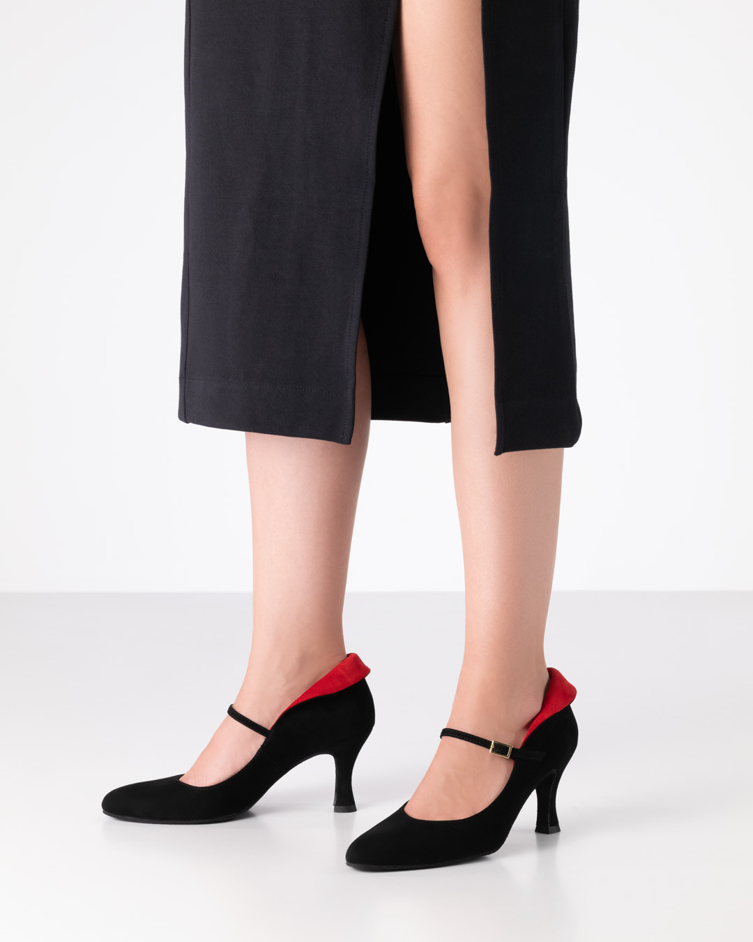 Schwarzer, hoher Tanzschuh von Werner Kern in elegantem Design mit Riemchenspange