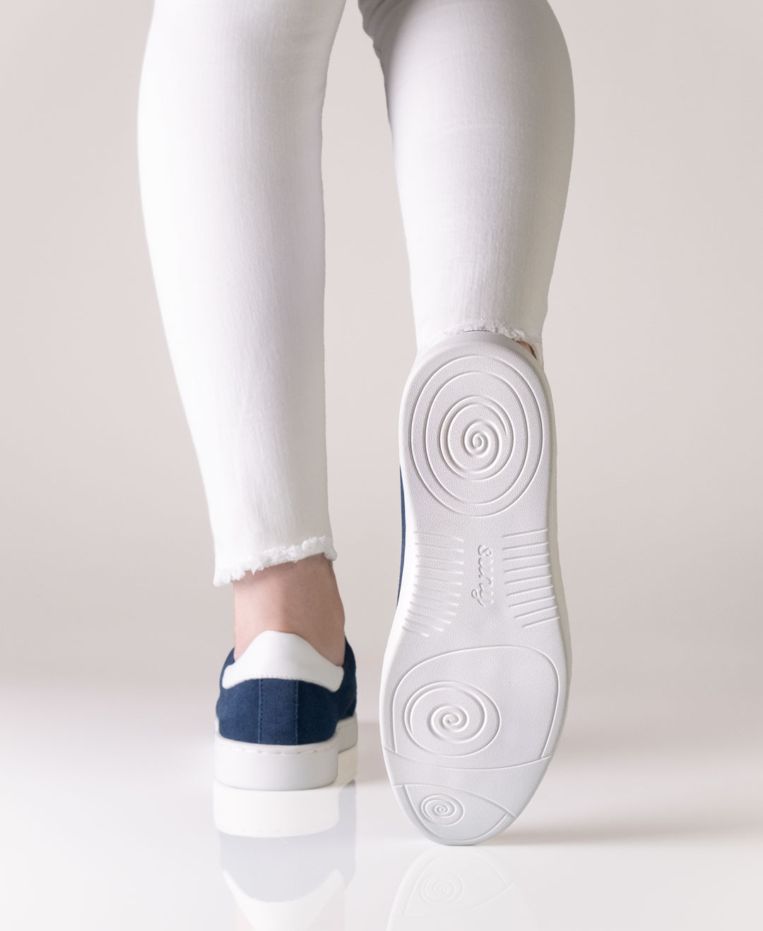 Feather-light dance sneaker 7005 for women with a full-length PU sole