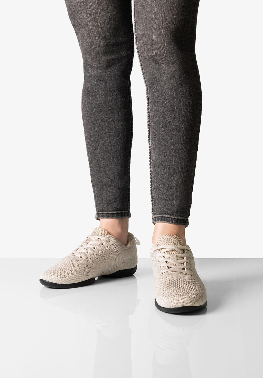 Women's dance sneaker 180 in Beige by Suny by Anna Kern, made of fine knitting material with split sole, ideal for dancing on all floors.