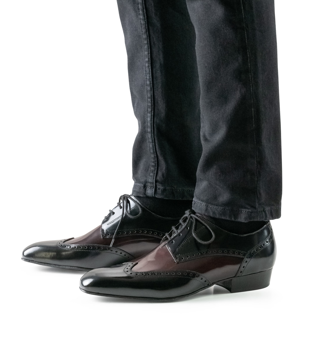 2.5 cm high Nueva Epoca men's dance shoe in combination with black jeans