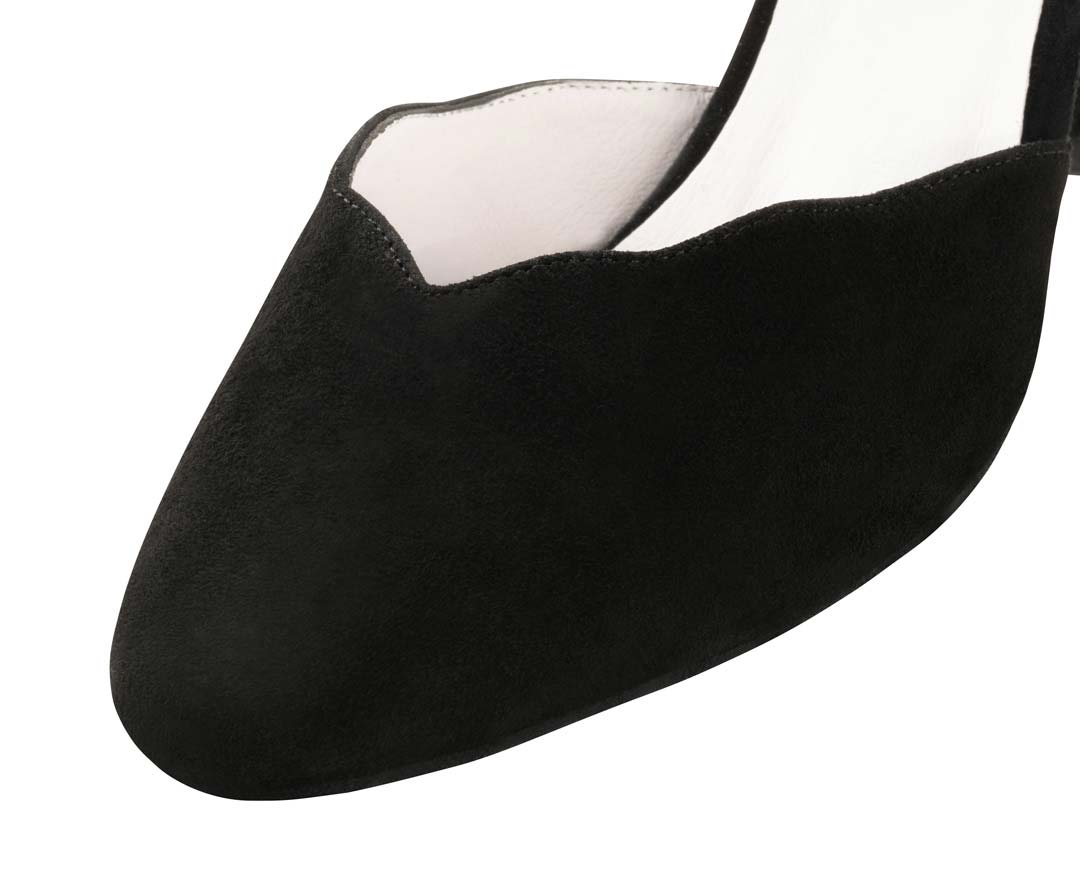 572 Detailed view of Anna Kern women's dance shoe from the front