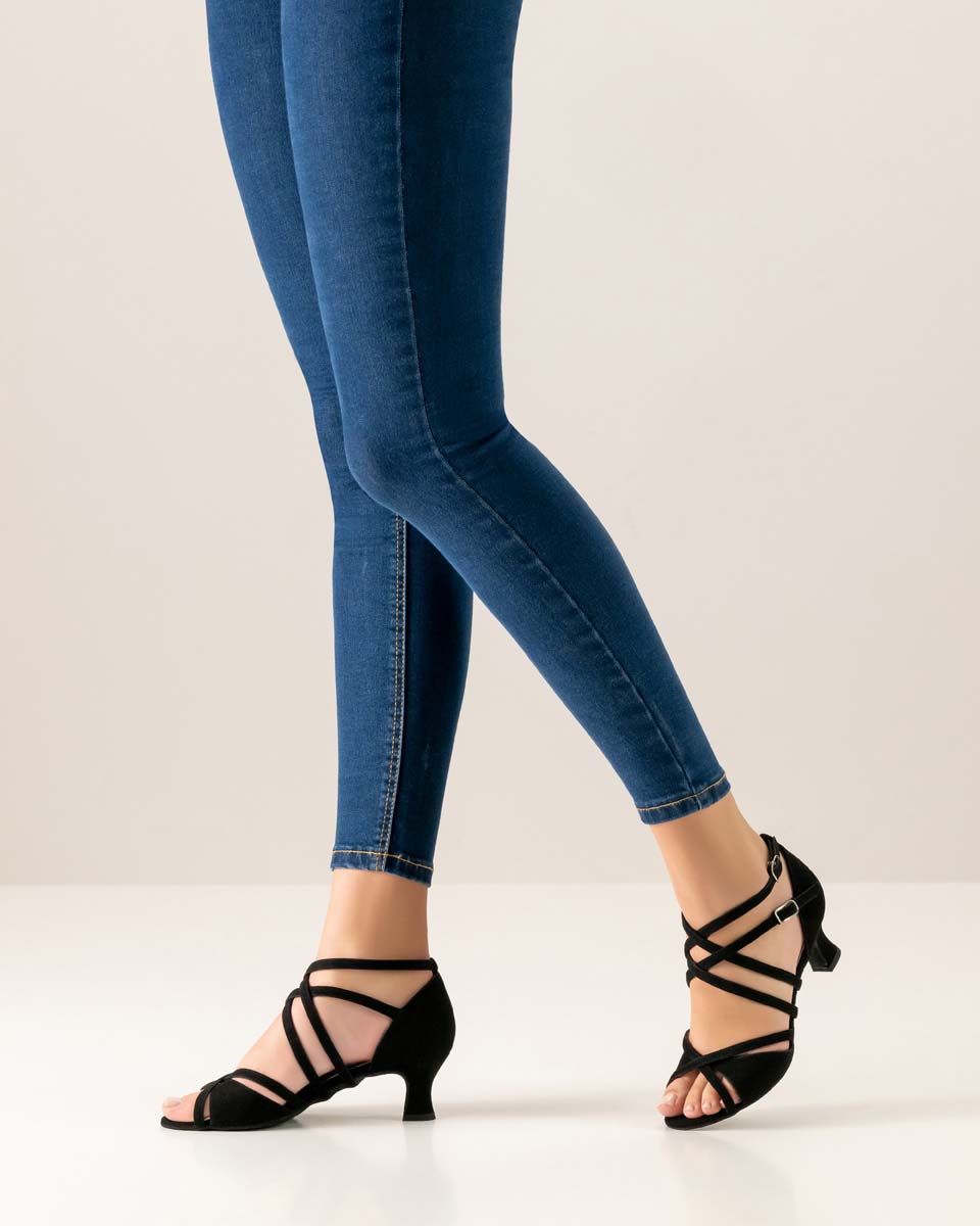 Eva Blue jeans in combination with black Werner Kern ladies' dance shoe