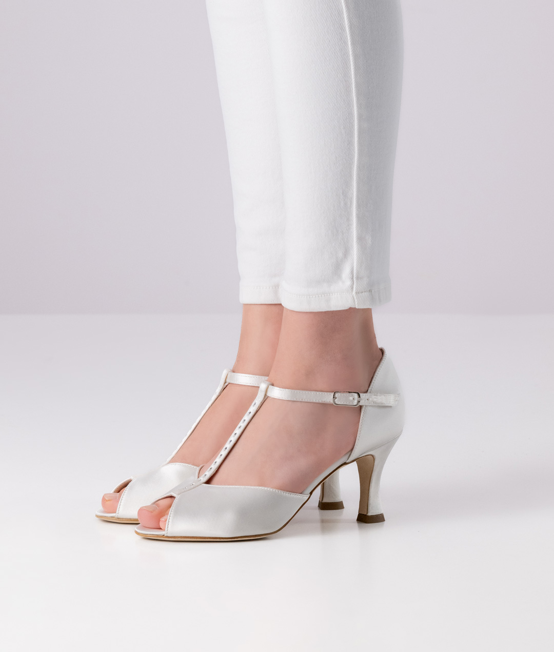 White dance shoe Mona with leather sole and 6 cm heel, T-strap and peep toe by Werner Kern.