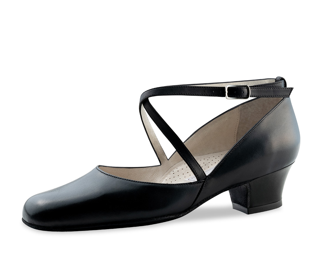 Closed dance shoe made of black nappa leather with a small block heel and comfortable fit by Werner Kern.