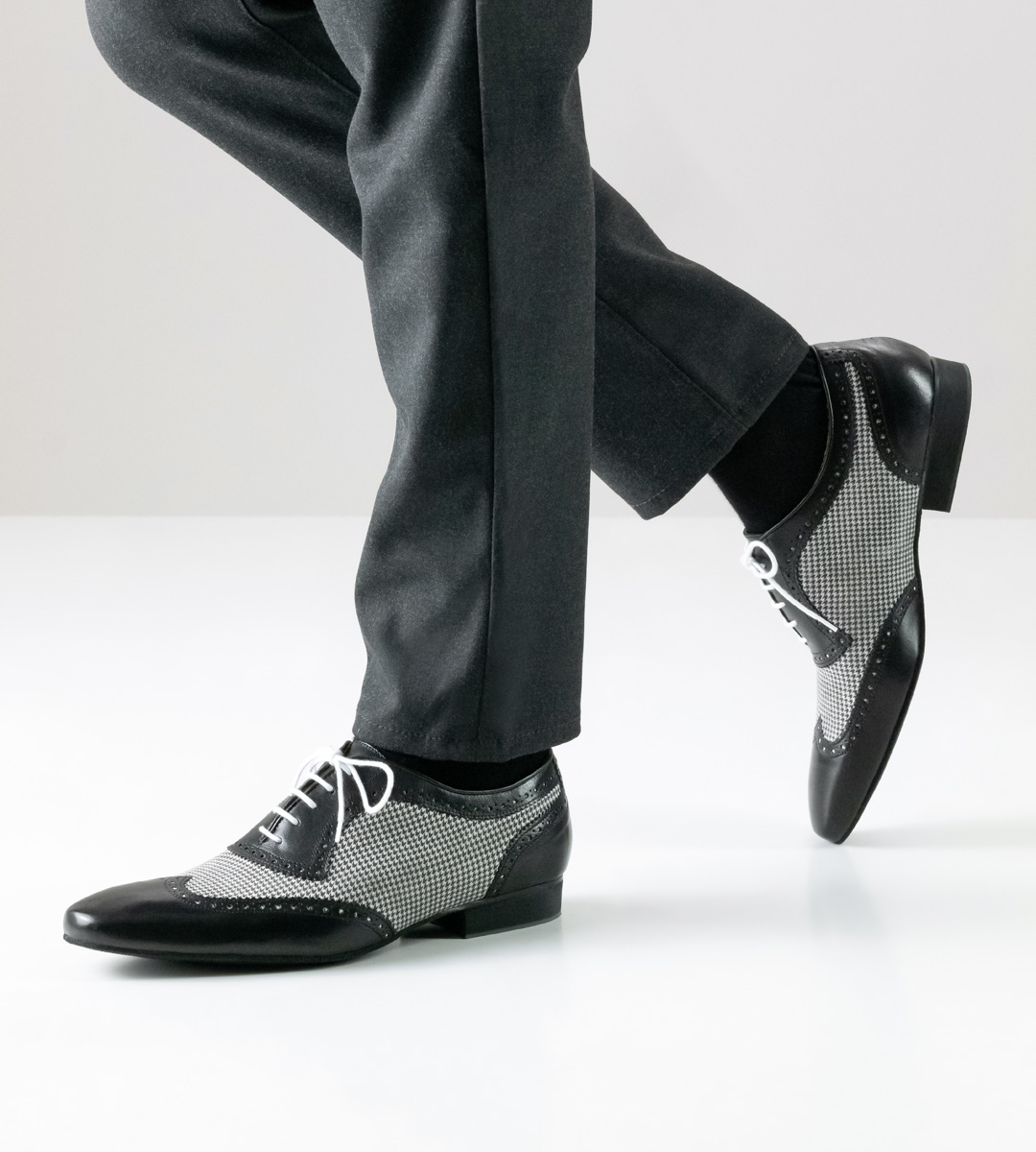 Men's dance shoe in black and white combination by Nueva Epoca