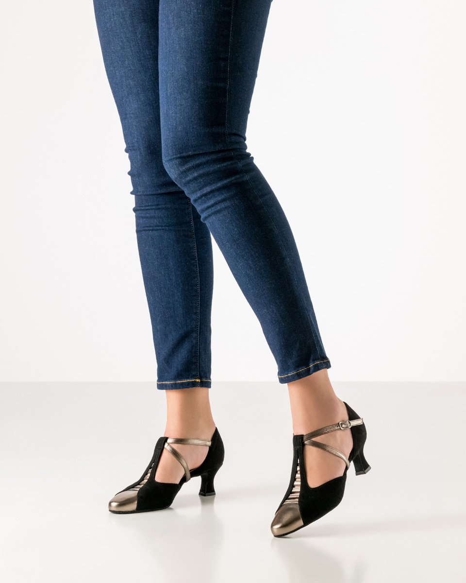 Women's dance shoe Pippa - Werner Kern in black Velvet Goat leather and antique Nappa leather, trendy and super comfortable with a timeless look, tapering T-strap and finely crafted straps for a stylish look