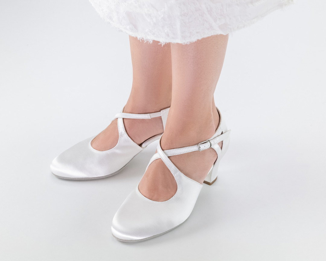 Gala Detail view from the front of the Werner Kern bridal shoe