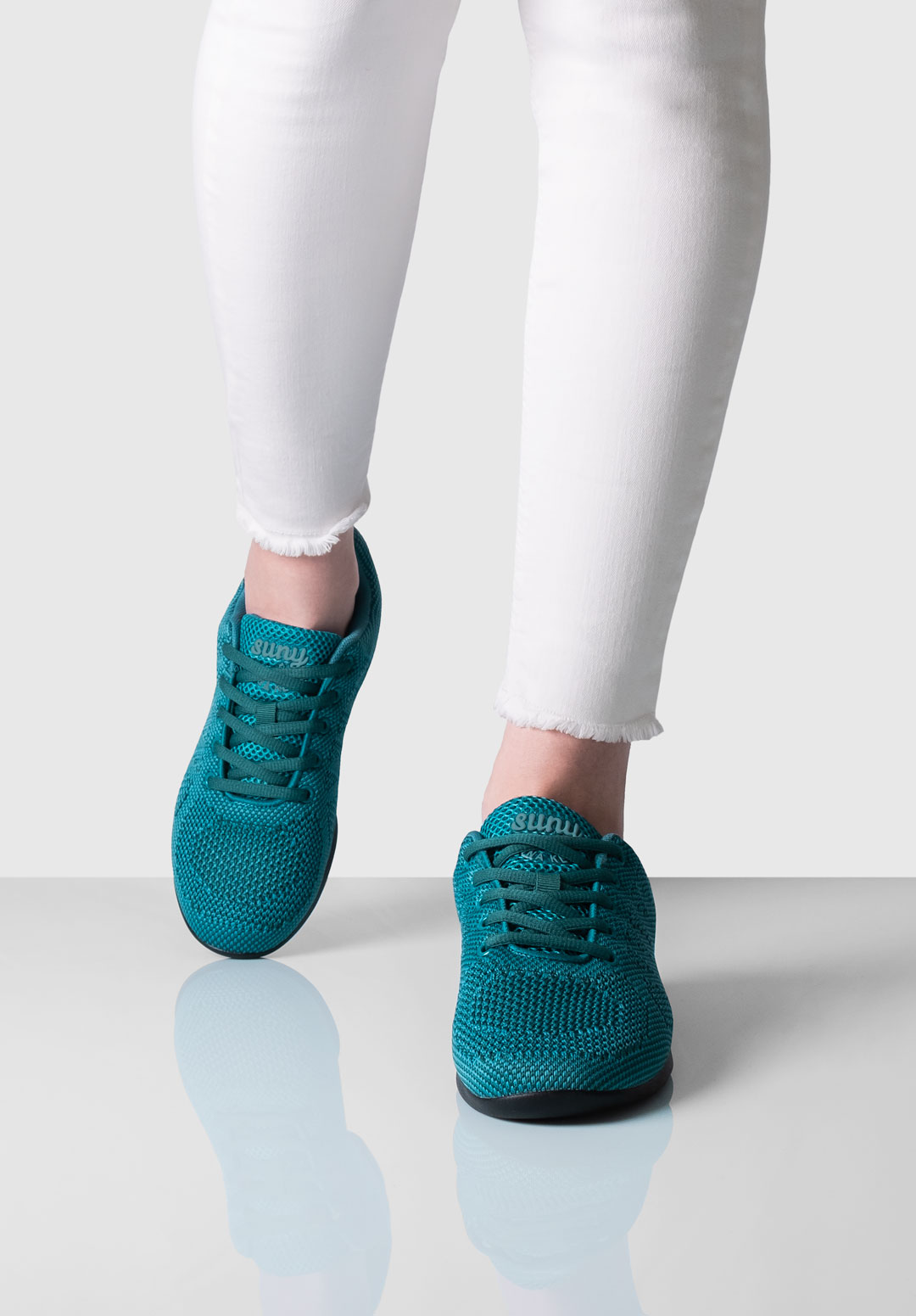 Sneaker 175 Women's dance sneaker 175 in Petrol by Suny by Anna Kern, made of fine knitting material with split sole, ideal for dancing on all floors.