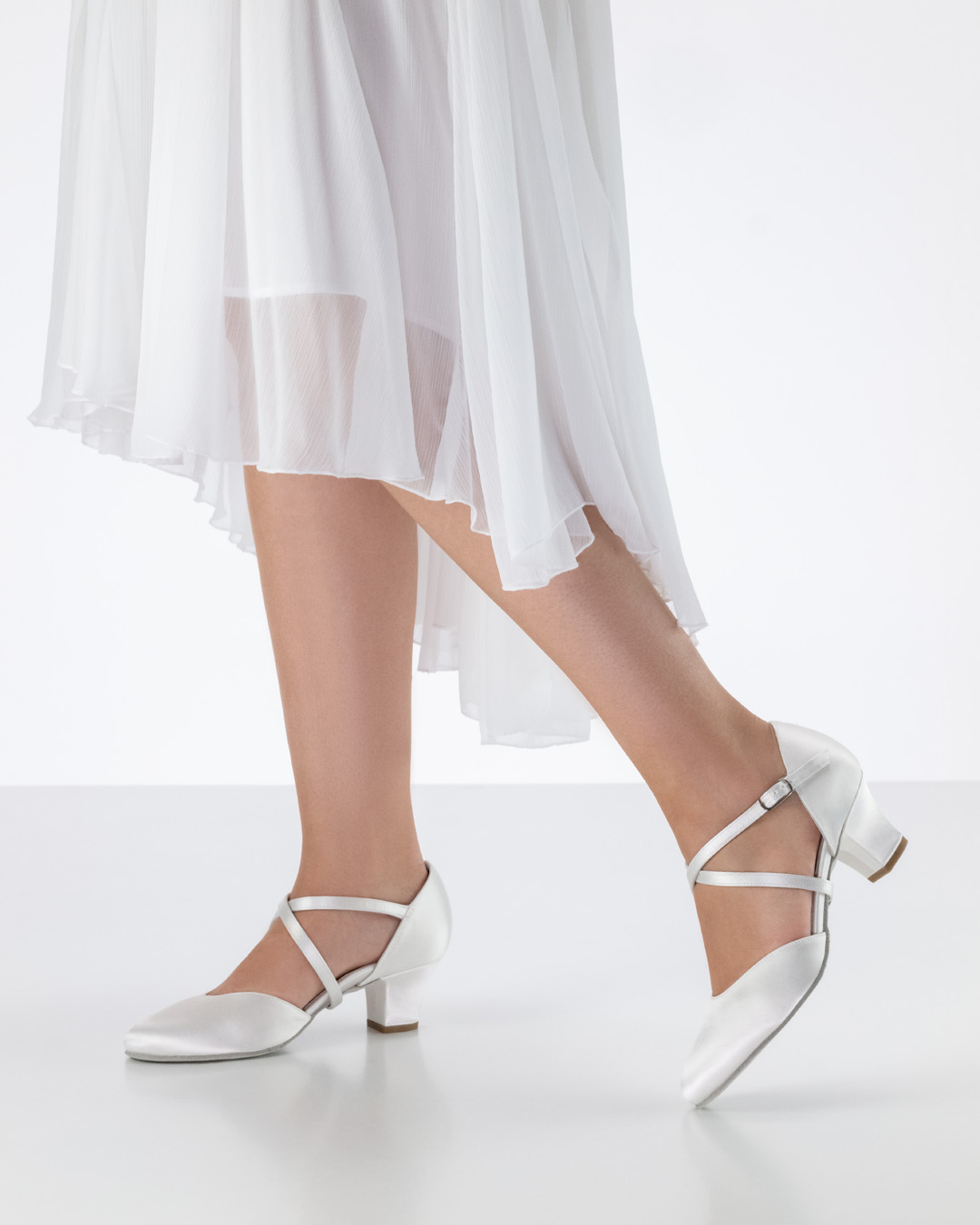 Felice white wedding dress in combination with Werner Kern bridal shoe