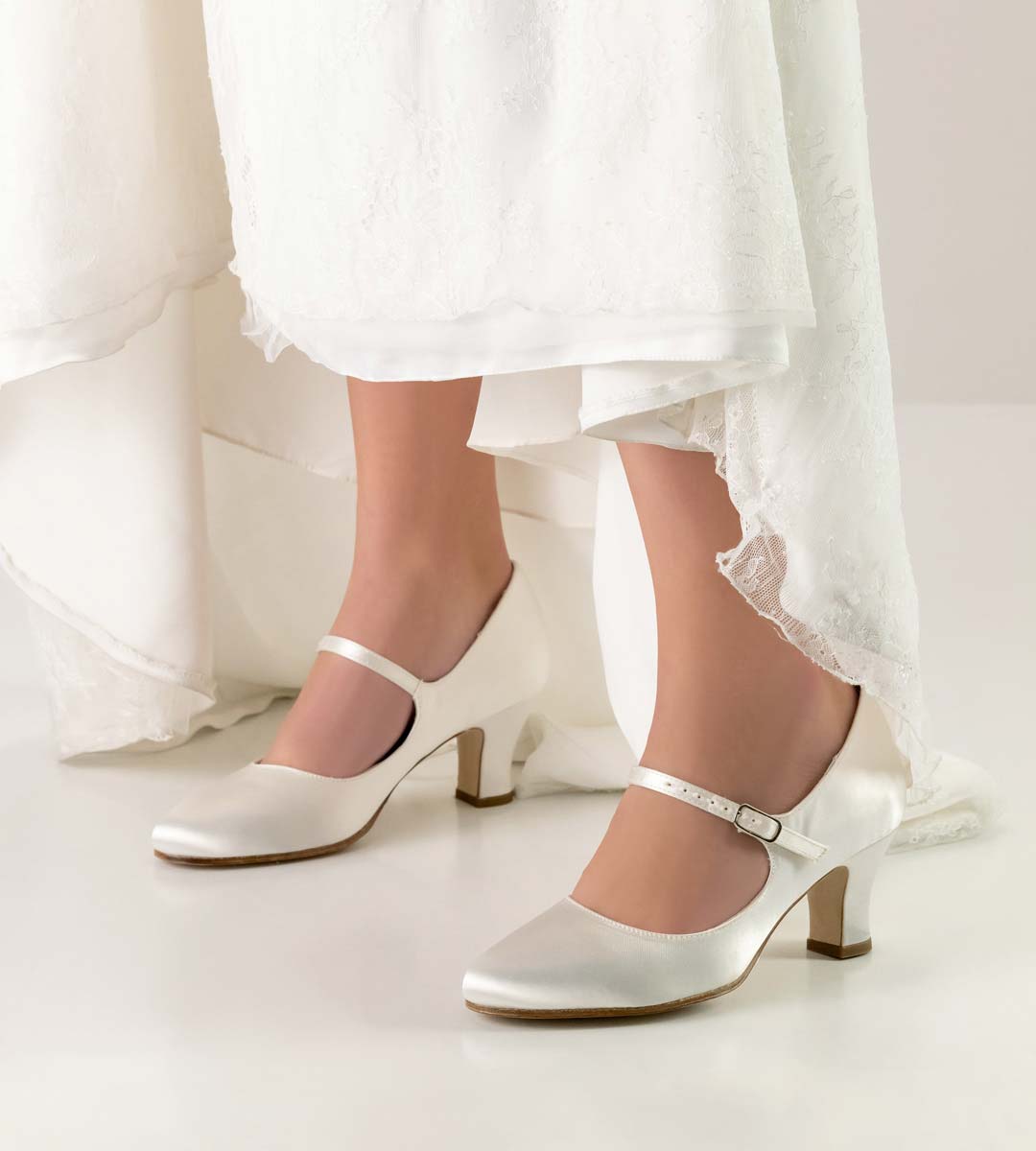 Ashley Wedding dress in combination with white Werner Kern bridal shoe with leather sole