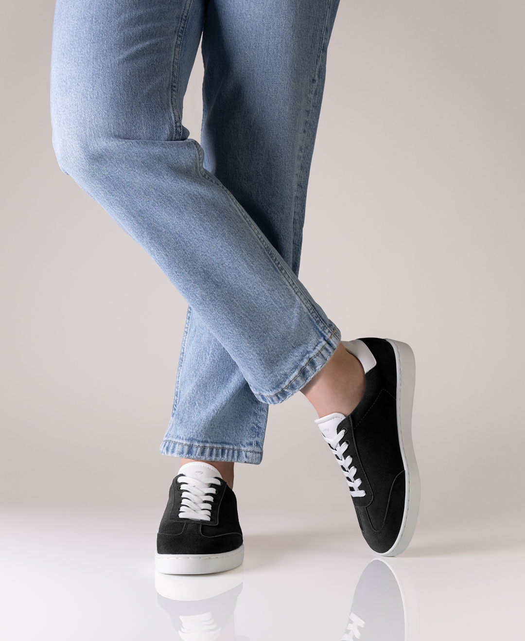Women's dance sneaker 7015 for indoor and outdoor dancing