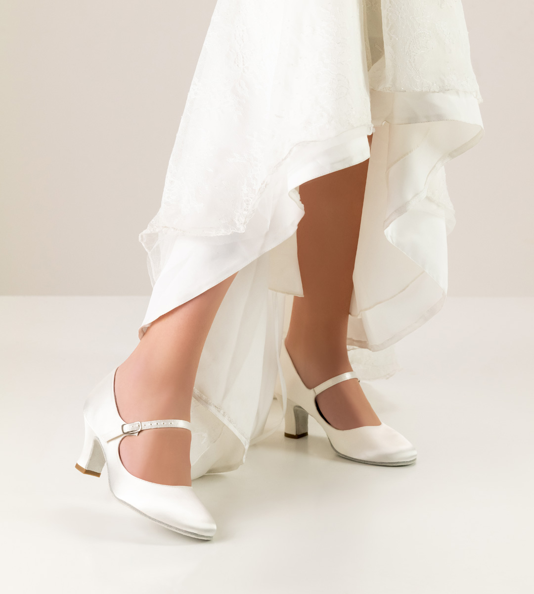 Werner Kern bridal shoe with 6 cm high heel and instep straps