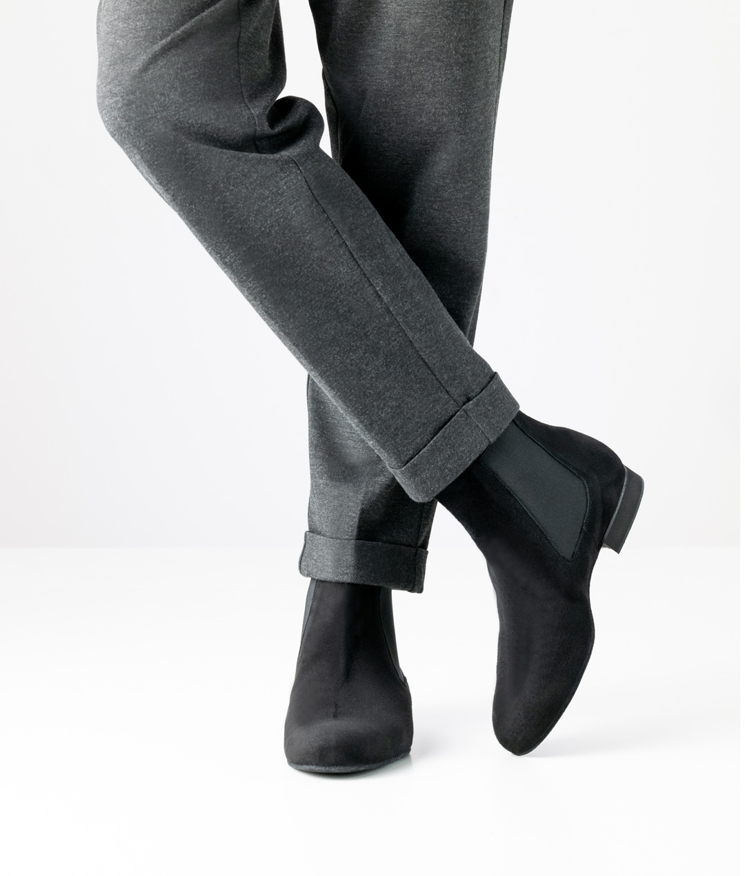 Black suede with elasticated inserts make this men's dance shoe super flexible.