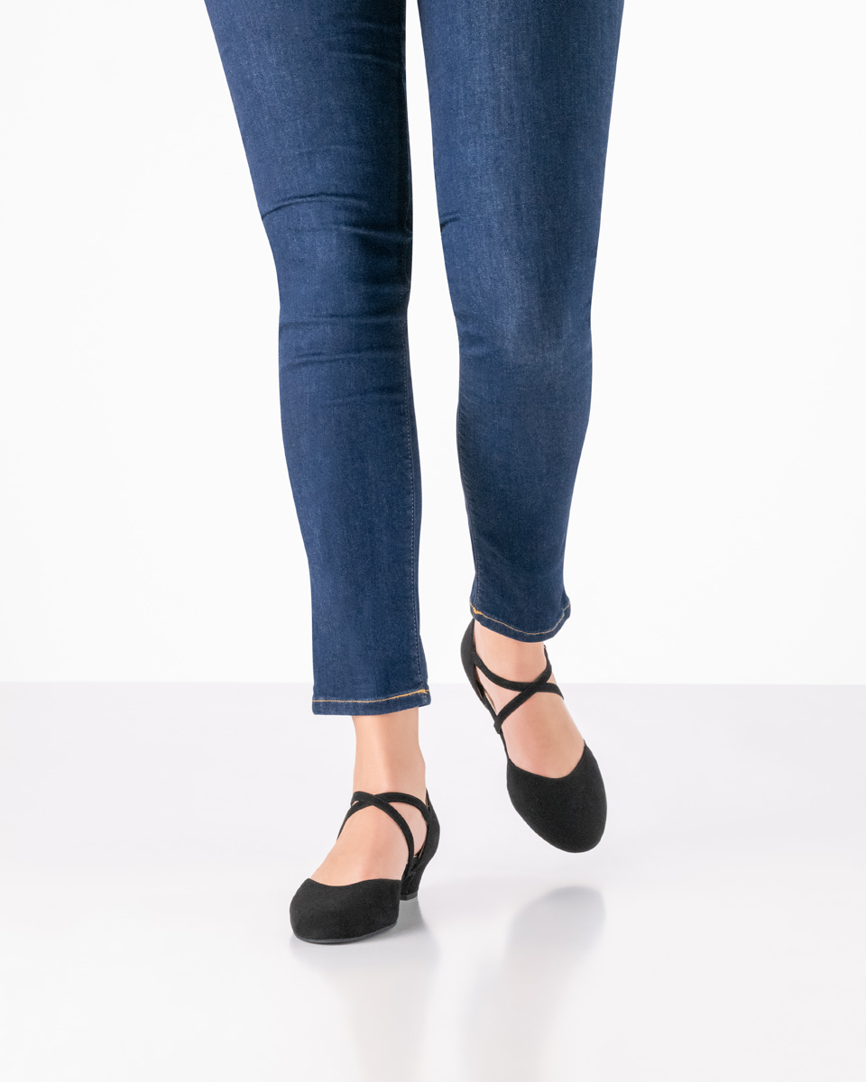 Women's dance shoe for a secure performance - Werner Kern Ronja in black Velvet Goat leather, classic and incredibly comfortable with individually adjustable cross strap and side elastic, comfortable heel height of 3.4 cm