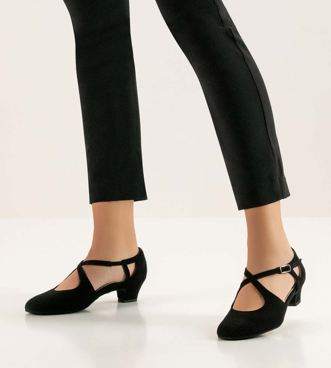 Gala Closed toe ladies dance shoe from Werner Kern in black with 3,4 cm heel height