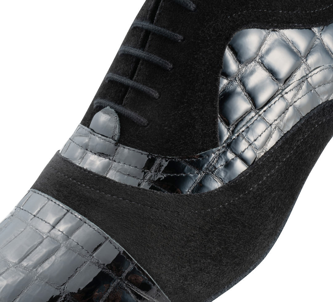 Detailed view of the lacing area of the Werner Kern men's shoe