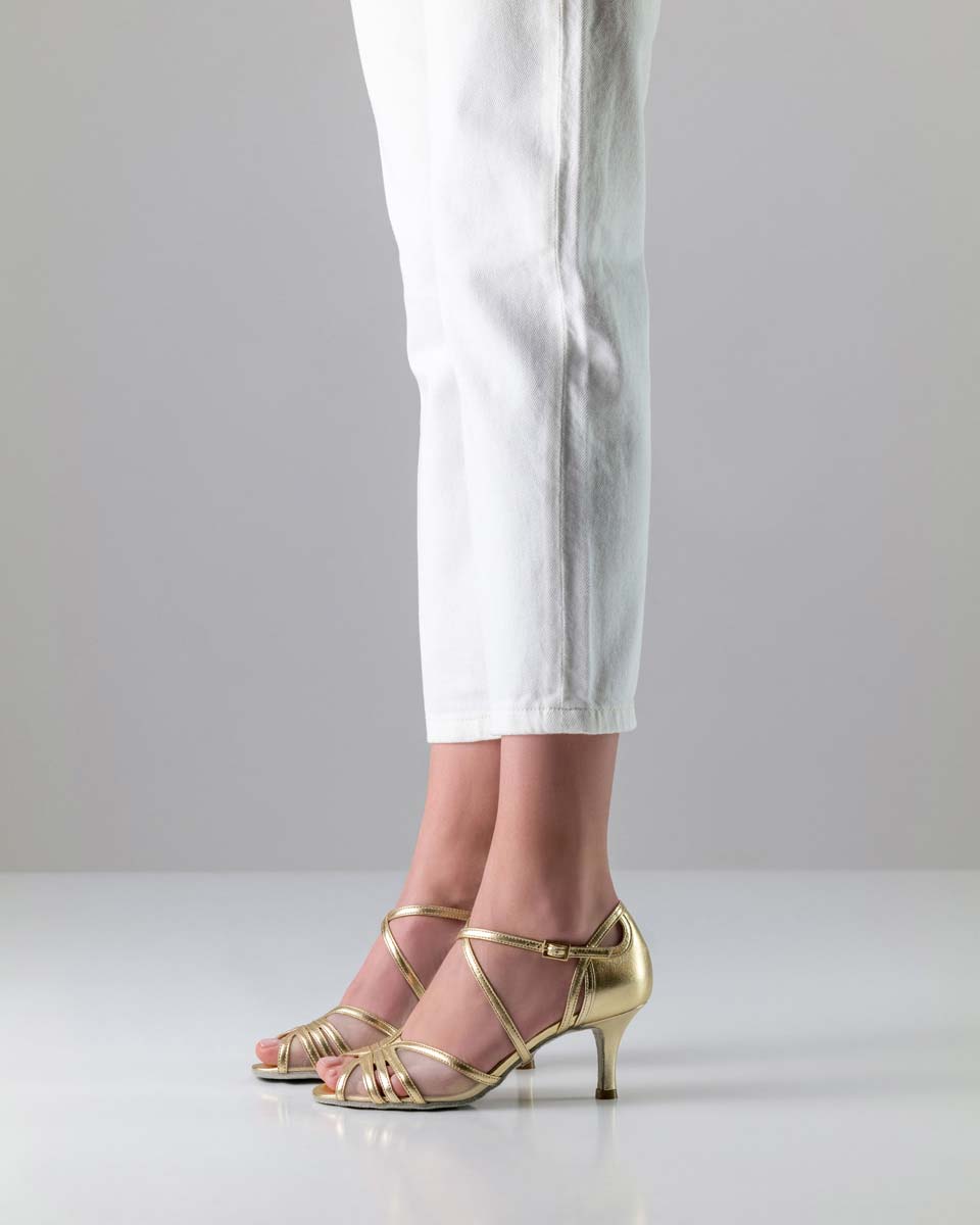 Sierra Nueva Epoca Ladies' Dance Shoe with Cross Straps in Combination with White Trousers