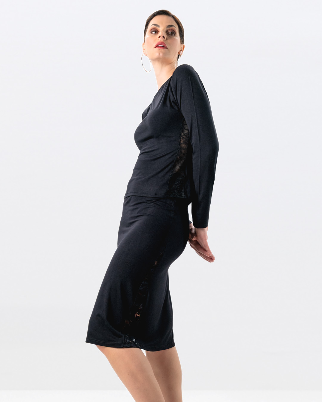 Long-sleeved dance top with boat neckline and narrow lace insert in the left side seam by Werner Kern