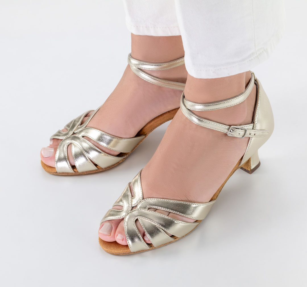 Thea open-toe dance sandals in gold nappa leather with a 5cm flared heel, paired with white jeans by Werner Kern