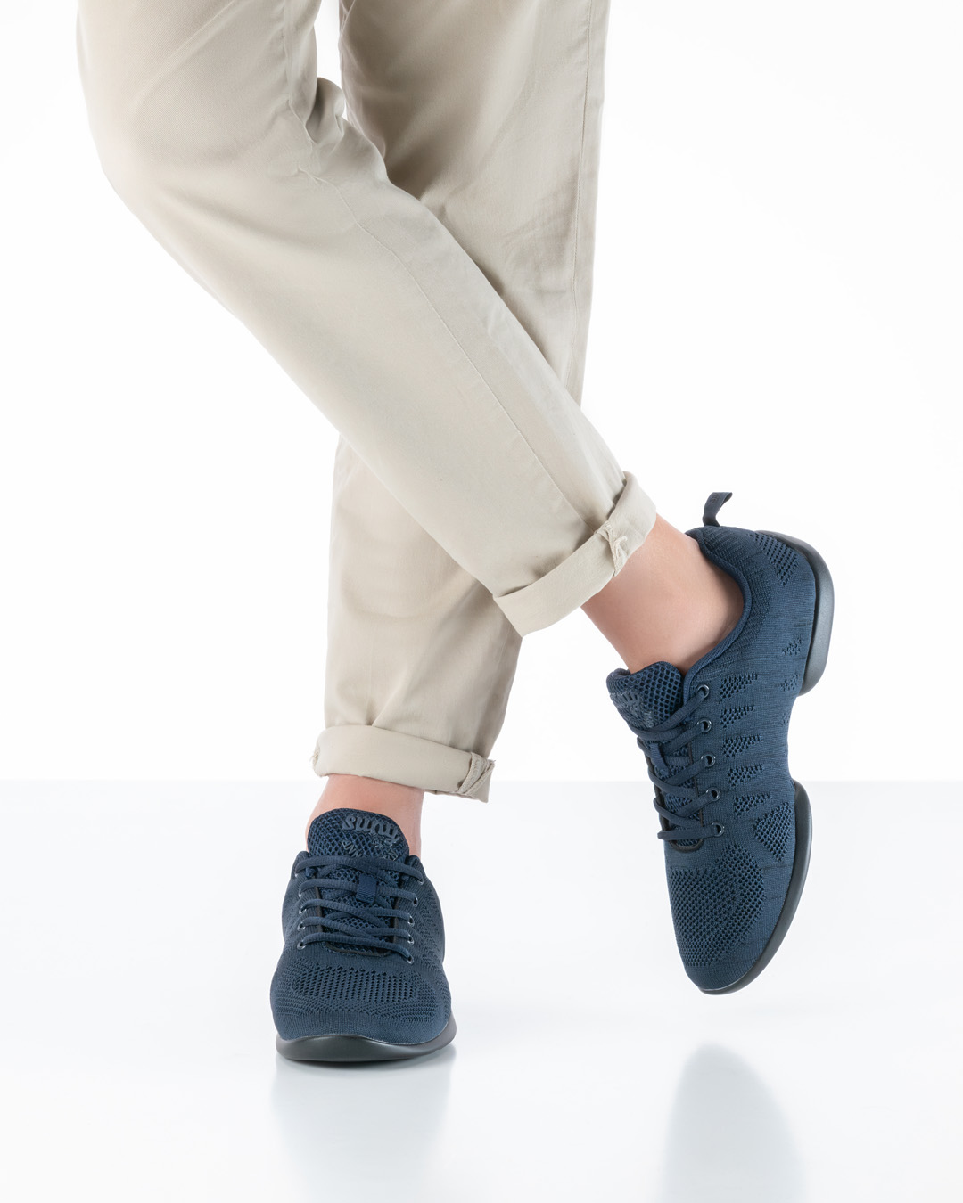 4030 Linedance Sneaker for men from Suny in combination with blue jeans