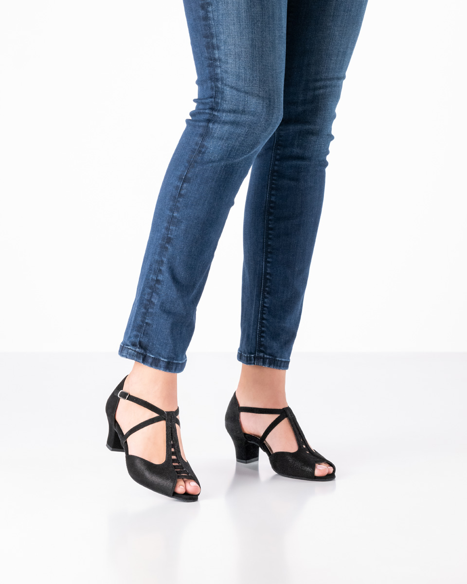 Dance shoes for stylish and comfortable dancing - Werner Kern Holly in Velvet Goat Glanzvelour with an upward tapering T-strap, fine cut-outs, and individually adjustable cross instep strap for perfect and comfortable support