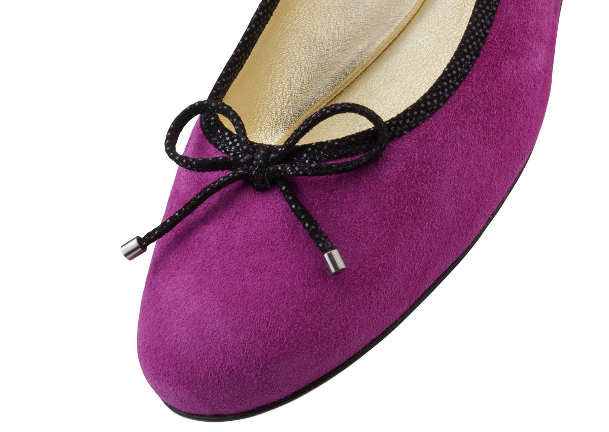 Ballerina made of glove-soft suede in colour purple