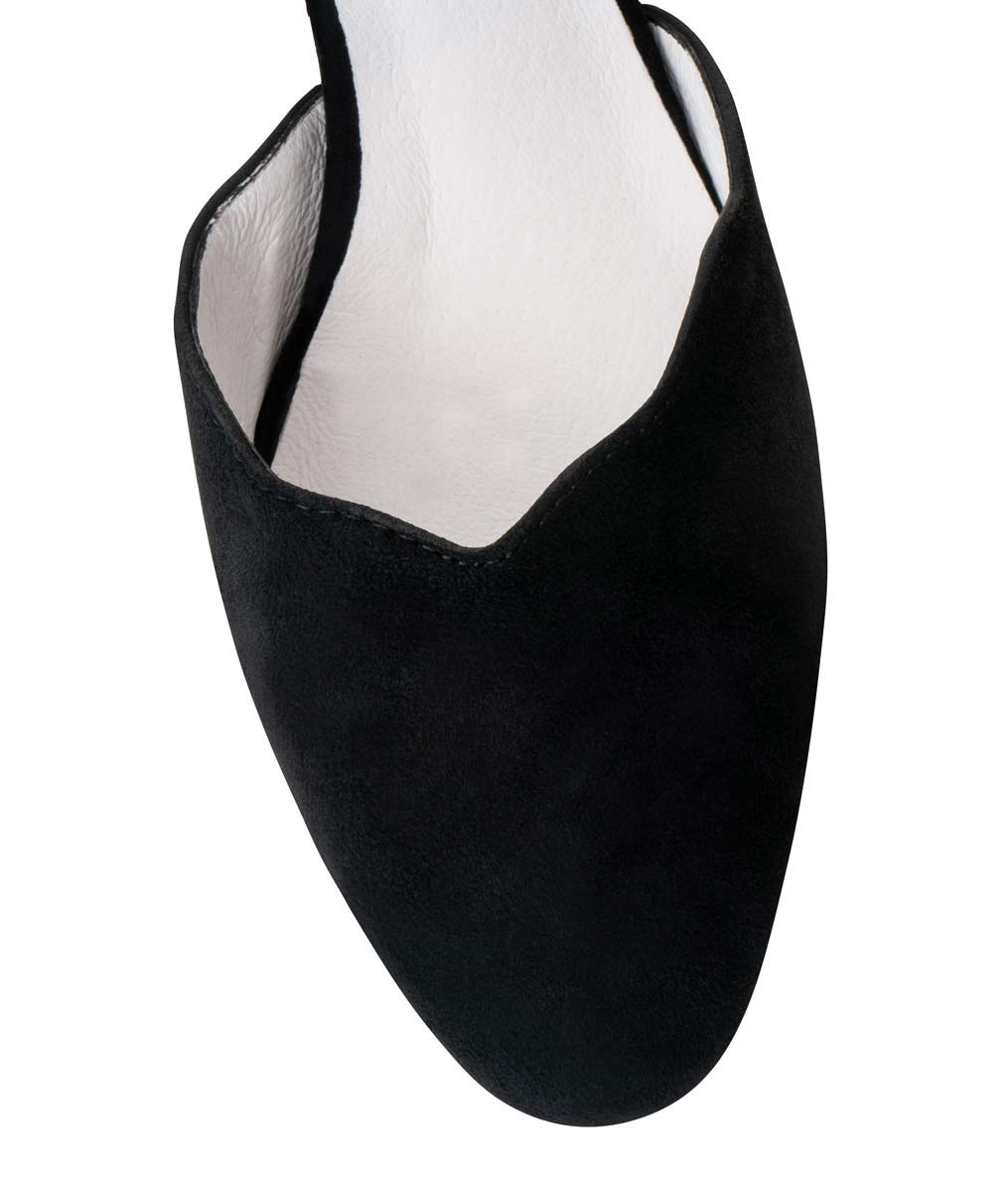672 View in detail from the front of Anna Kern women's dance shoe