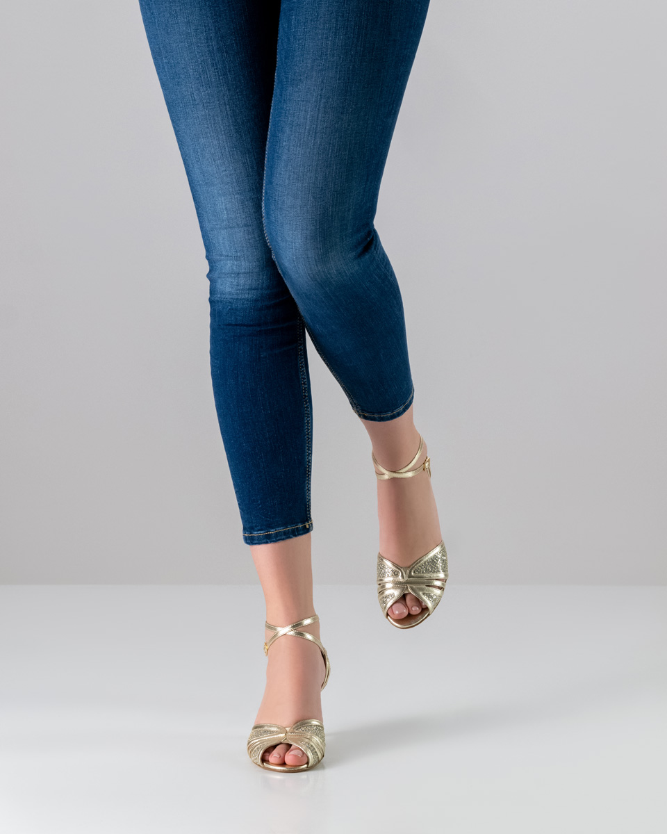 Blue jeans in combination with 6 cm high ladies' dance shoe