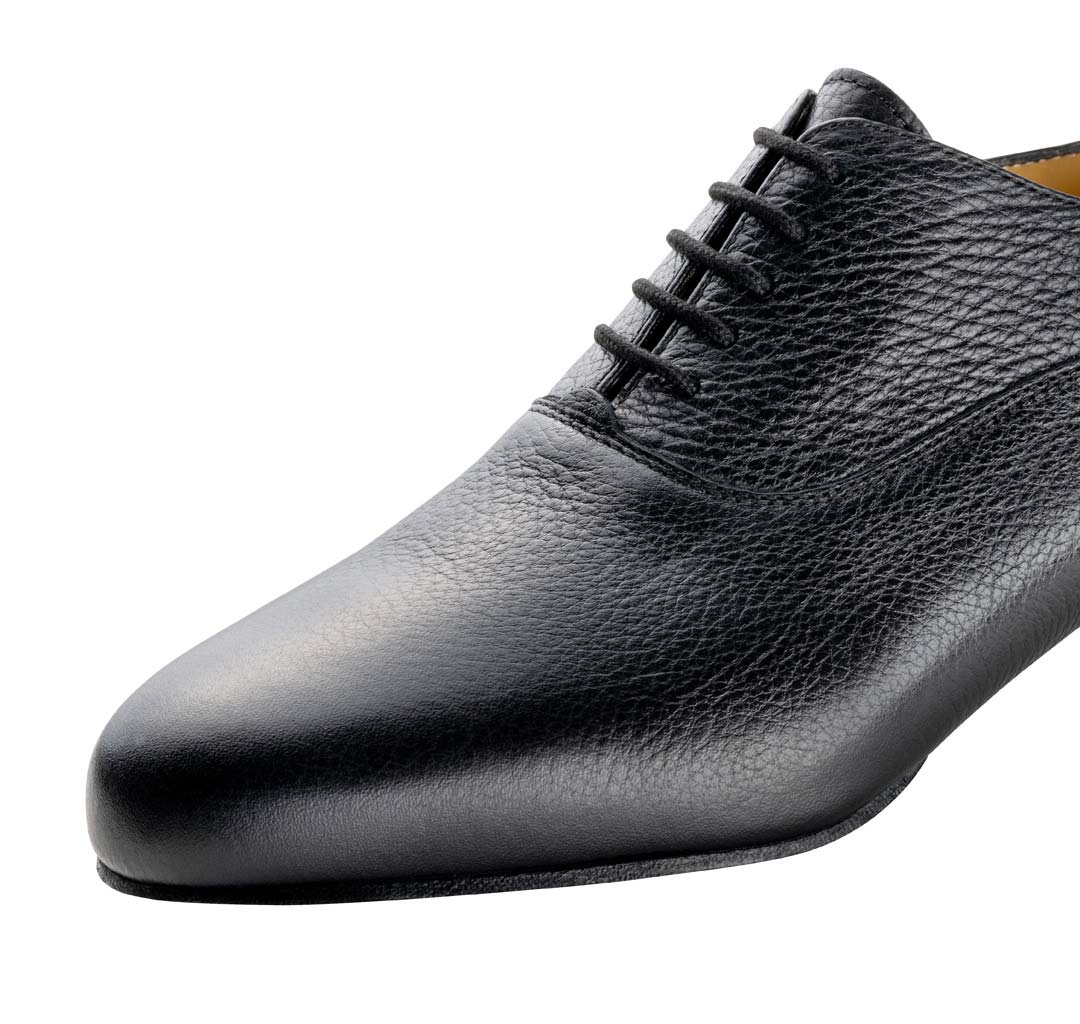 Monza Detailed view of the Werner Kern men's dance shoe with 5-fold lacing