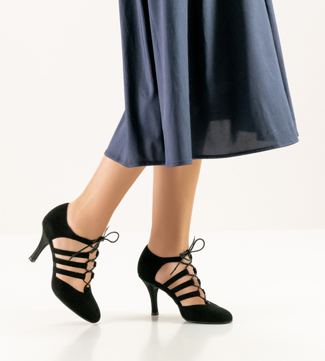 blue-grey skirt in combination with 8 cm high Nueva Epoca ladies dance shoe