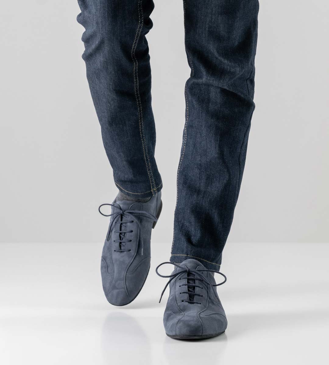 Cuneo blue jeans in combination with Werner Kern men's dance shoe in blue