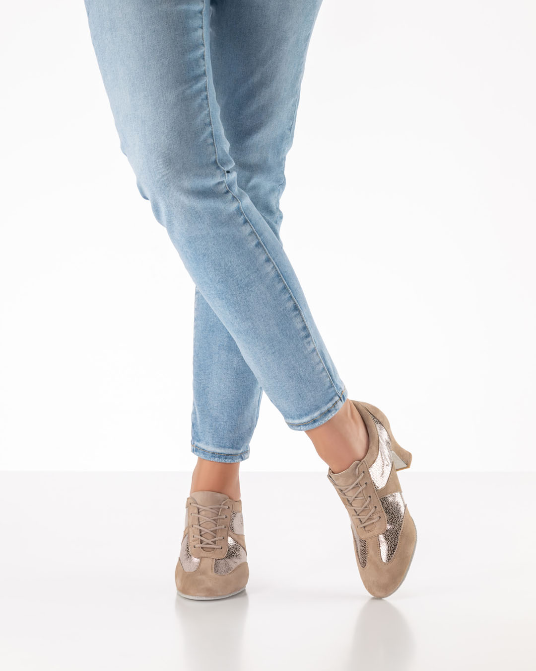 Lace-up training dance shoes in beige and gold leather by Werner Kern, with a 6 cm block heel