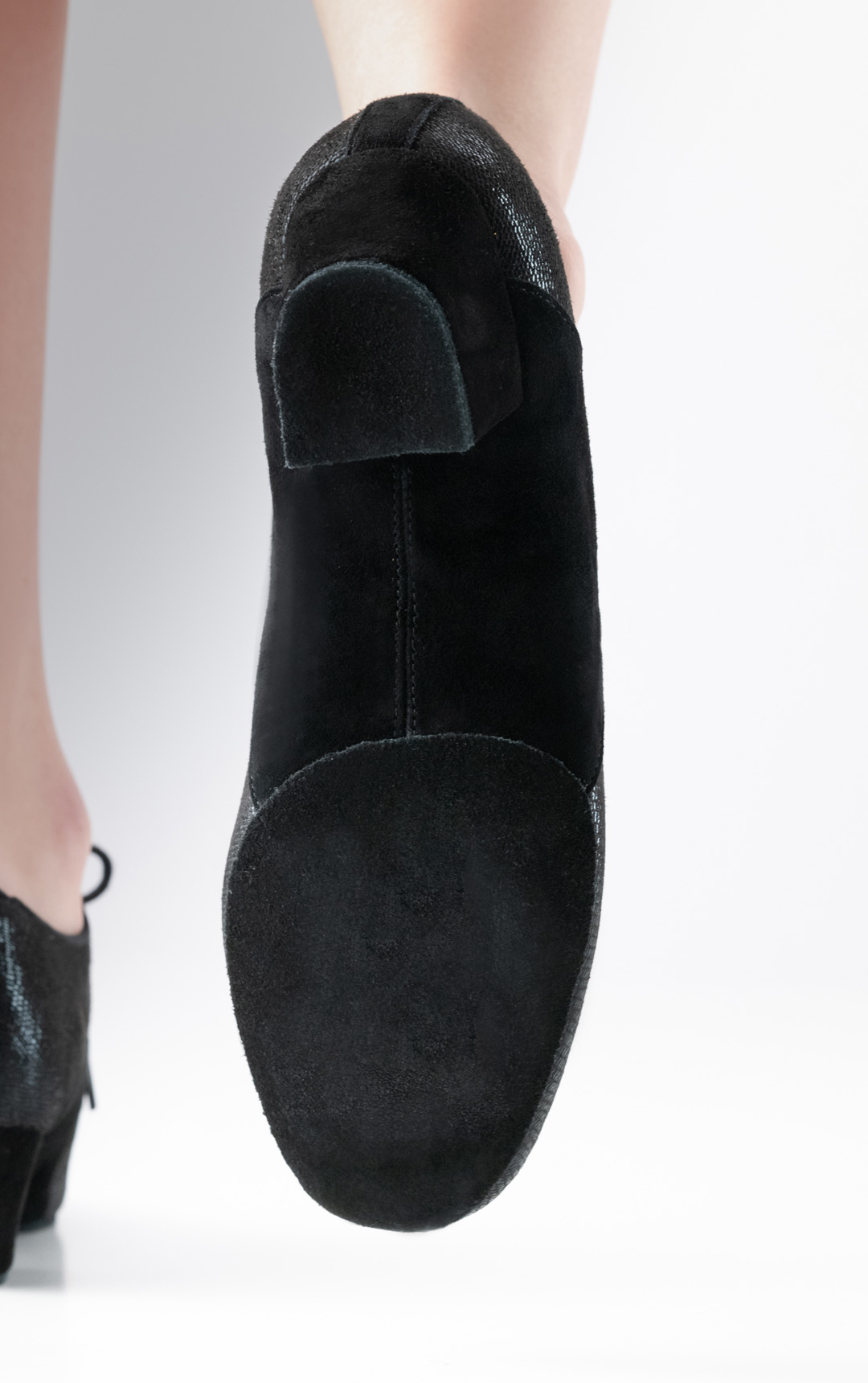 Split dance shoe sole in black on the Brienne training shoe by Anna Kern