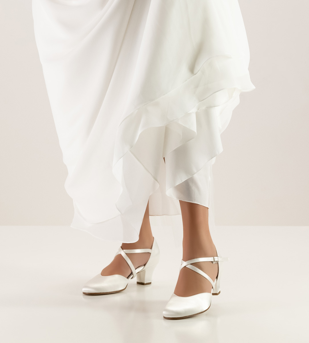Wedding dress in white in combination with Werner Kern bridal shoe