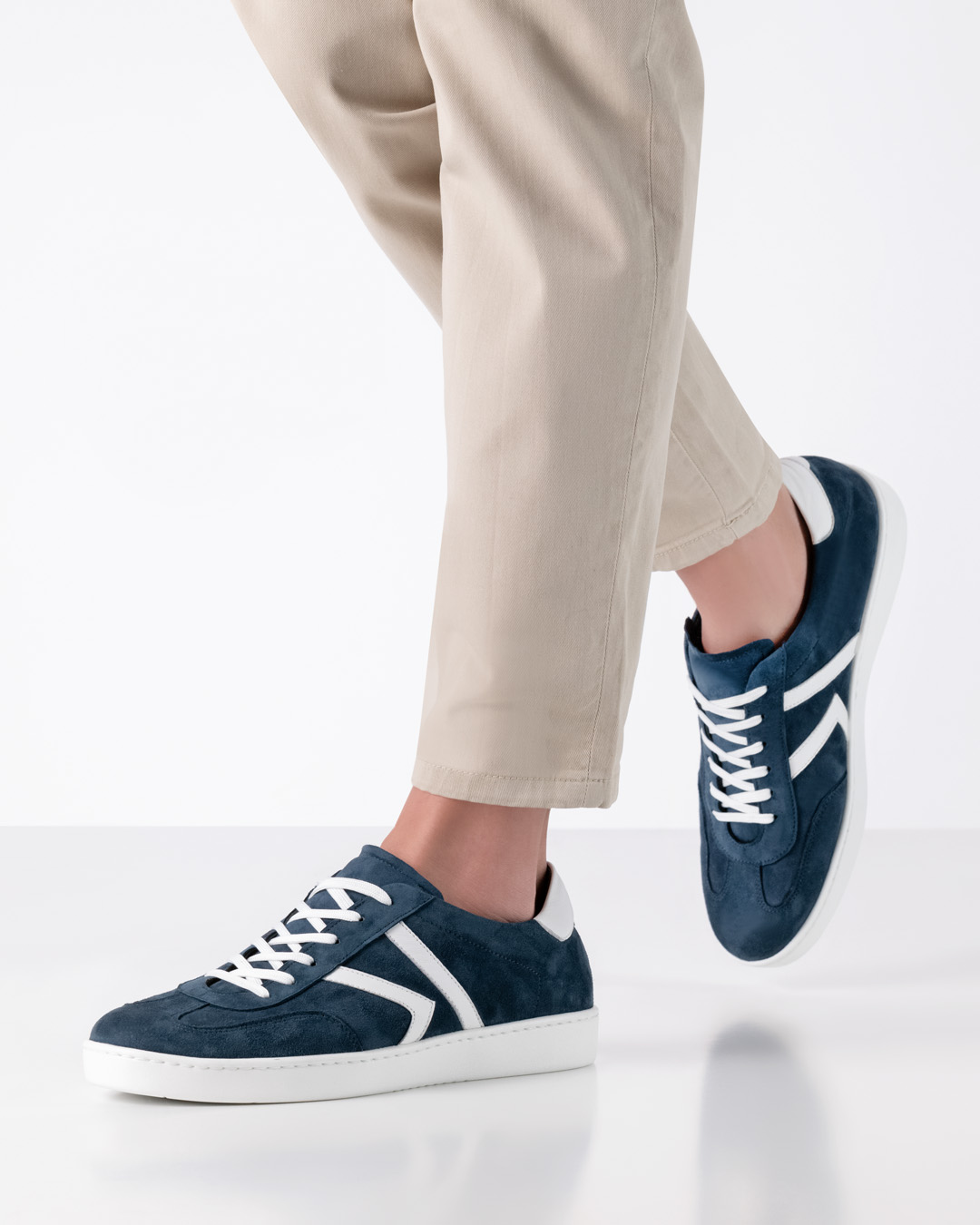 All-round dance sneakers in dark blue suede leather with removable insoles by Werner Kern