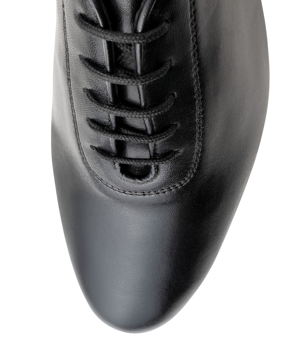 Detailed view of the 5-fold lacing of the Werner Kern men's dance shoe for Latin
