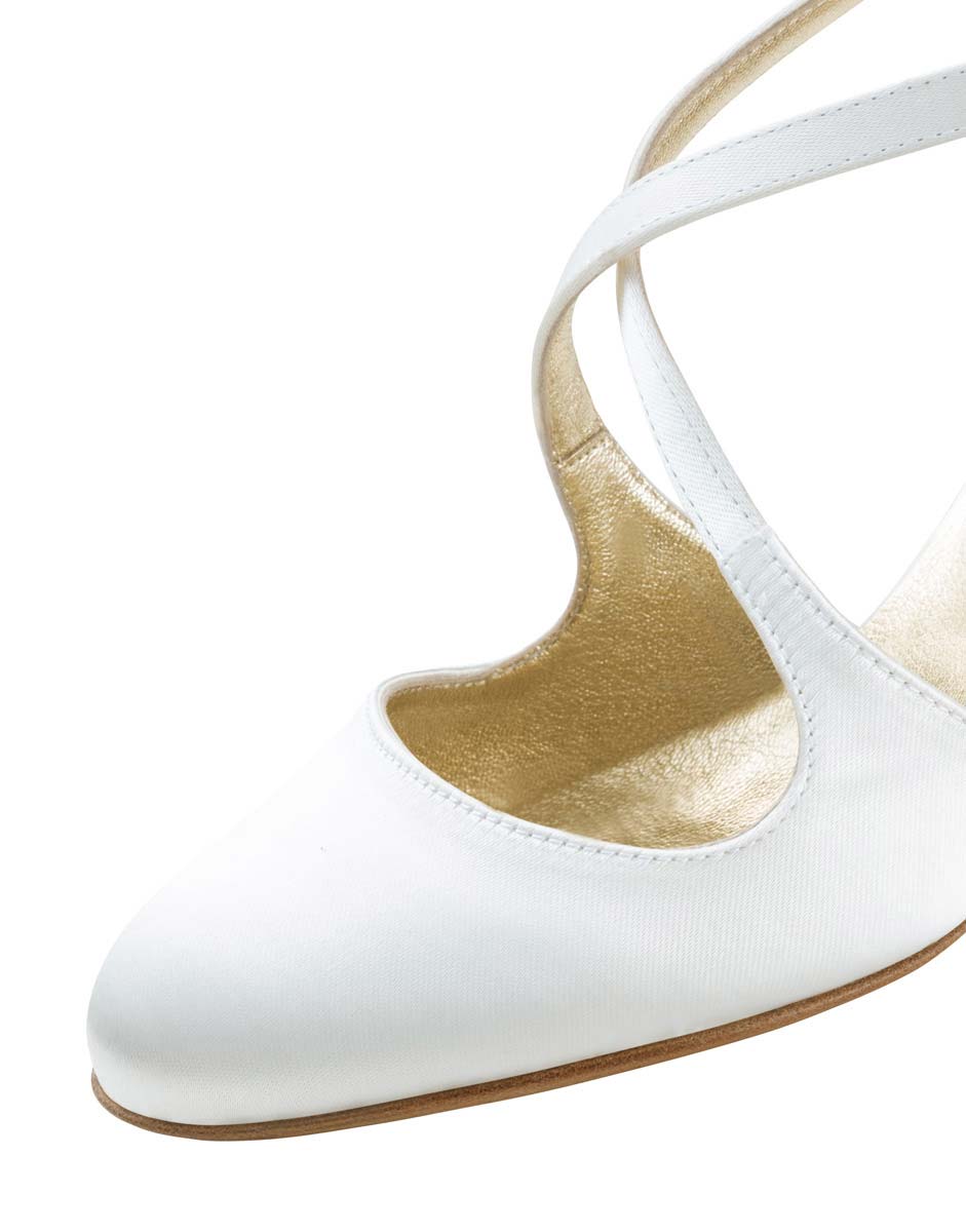 India Detailed view of the closed Nueva Epoca bridal shoe
