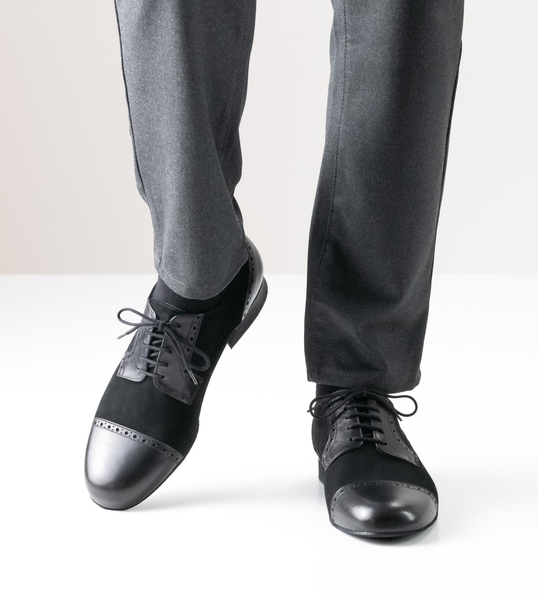 Men's dance shoe in combination of nappa and velour in combination with black jeans