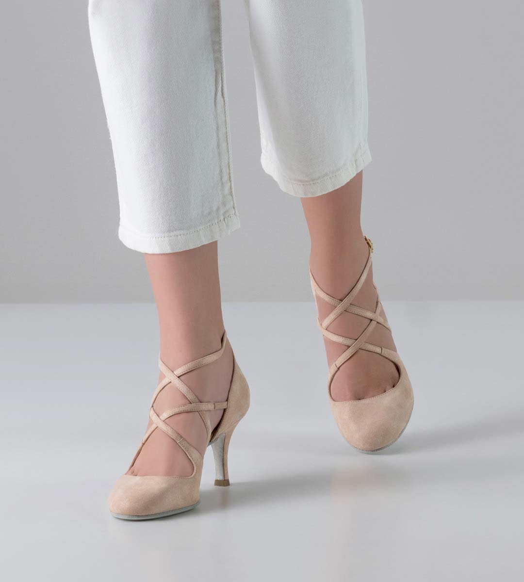 Ladies' closed dance shoe in beige velour from Nueva Epoca