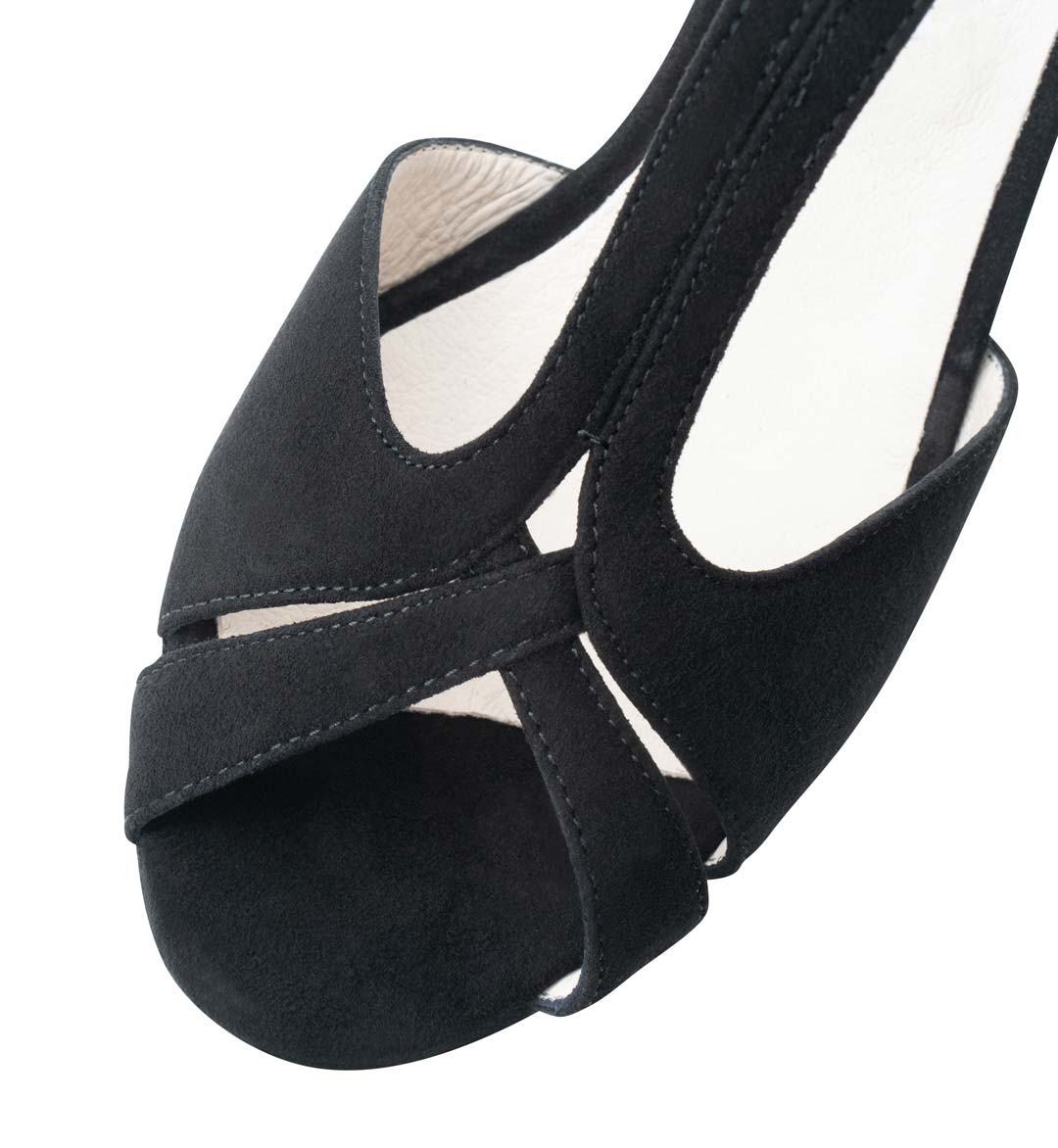 Francis Detailed view of the front part of the Werner Kern women's patent shoe