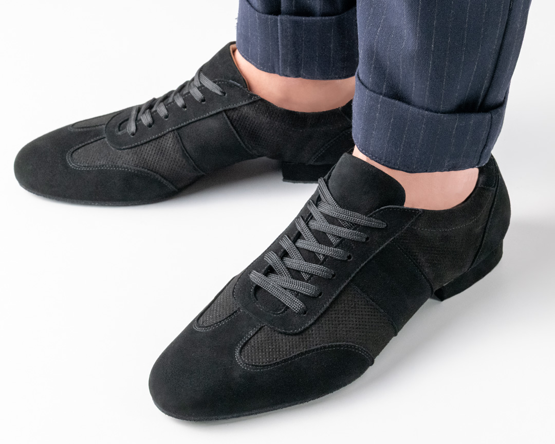 Close-up von Herrentanzschuh Ragusa mit geteilter Sohle und Sneakerdetails in schwarz